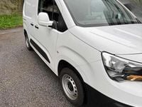 Usado Opel Combo 102 HP (75 kW) 2019 Branco Monovolume