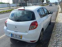 Usado Renault Clio II 75 HP (55 kW) 2011 Branco Sedan