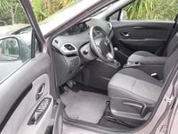 Usado Renault Grand Scénic III Dynamique 110 HP (80 kW) 2012 Cinza prata Monovolume