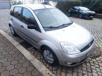 Usado Ford Fiesta 75 HP (55 kW) 2005 Cinza Citadino