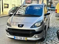 Usado Peugeot 1007 68 HP (50 kW) 2006 Cinzento Monovolume