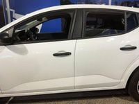 Usado Dacia Sandero Essentiel 101 HP (74 kW) 2025 Branco