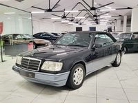 Usado Mercedes E220 150 HP (110 kW) 1995 Preto Cabrios