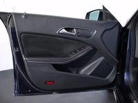 Usado Mercedes CLA180 AMG line 109 HP (80 kW) 2018 Azul Sedan