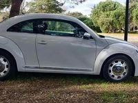 Usado VW Beetle Design 105 HP (77 kW) 2015 Branco Citadino
