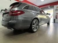 Usado Mercedes C300e Avantgarde 306 HP (225 kW) 2020 Cinzento Carrinha