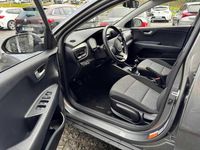 Usado Kia Stonic 84 HP (61 kW) 2025 Cinzento SUV