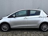 Usado Toyota Yaris Active 90 HP (66 kW) 2016 Cinzento