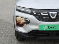 Usado Dacia Spring Comfort Plus 33 kW (45 HP) 2022 Cinza prata Citadino