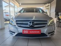 Usado Mercedes B180 109 HP (80 kW) 2012 Cinzento Monovolume