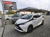 Usado Toyota Aygo X-play 69 HP (50 kW) 2018 Branco Citadino