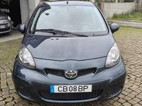 Usado Toyota Aygo 68 HP (50 kW) 2011 Cinzento Citadino