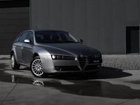 Usado Alfa Romeo 159 Distinctive 120 HP (88 kW) 2010 Cinzento Carrinha