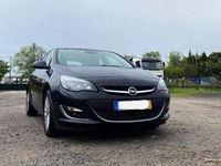 Usado Opel Astra Cosmo 110 HP (80 kW) 2015 Preto Citadino
