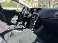 Usado Volvo V40 115 HP (84 kW) 2014 Preto Carrinha