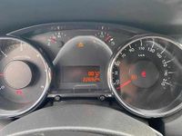 Usado Peugeot 5008 120 HP (88 kW) 2015 Cinzento Carrinha