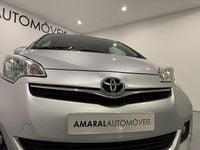 Usado Toyota Verso-S Comfort 90 HP (66 kW) 2011 Cinzento Monovolume