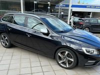 Usado Volvo V60 R-Design Momentum 220 HP (161 kW) 2015 Preto Carrinha