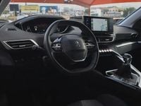 Usado Peugeot 5008 Allure 130 HP (95 kW) 2022 Branco Monovolume