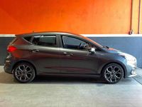 Usado Ford Fiesta 100 HP (73 kW) 2018 Cinzento Citadino