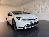 Usado Toyota Prius Luxury 152 HP (111 kW) 2025 Branco (pintura metalizada especial) Citadino