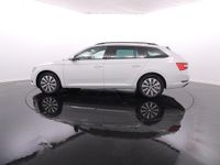 Usado Skoda Superb 150 HP (110 kW) 2023 Branco