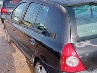 Usado Renault Clio II 85 HP (62 kW) 2004 Sedan