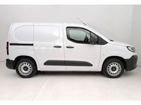Usado Opel Combo 100 HP (73 kW) 2025 Branco Sedan