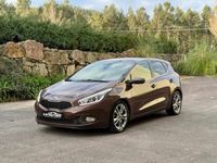 Usado Kia Ceed 128 HP (94 kW) 2012 Castanho Citadino