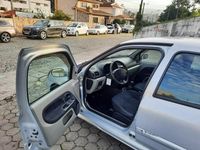 Usado Renault Clio II 65 HP (47 kW) 2003 Cinza