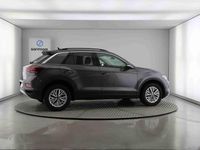 Usado VW T-Roc Life 110 HP (80 kW) 2024 Cinzento SUV