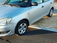 Usado Skoda Fabia 69 HP (50 kW) 2012 Cinzento Citadino