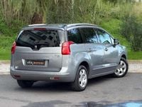 Usado Peugeot 5008 120 HP (88 kW) 2015 Cinzento Carrinha