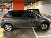 Usado Peugeot 208 68 HP (50 kW) 2013 Cinzento Citadino