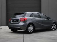 Usado Mercedes A180 Style 109 HP (80 kW) 2013 Cinzento Citadino
