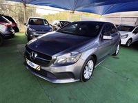 Usado Mercedes A180 109 HP (80 kW) 2016 Cinzento Citadino