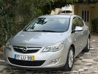 Usado Opel Astra 100 HP (73 kW) 2011 Cinzento