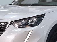 Usado Peugeot e-2008 100 kW (136 HP) 2023 Branco SUV