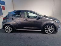 Usado Toyota Yaris Hybrid Luxury 115 HP (84 kW) 2024 Cinza