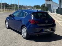 Usado Opel Astra Cosmo 140 HP (102 kW) 2014 Outra (metalizado) Carrinha