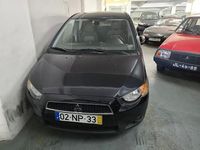 Usado Mitsubishi Colt Invite 95 HP (69 kW) 2013 Preto