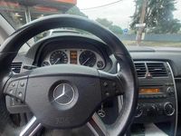 Usado Mercedes B180 109 HP (80 kW) 2010 Preto Monovolume