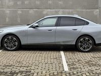 Usado BMW 530e Comfort Edition 299 HP (219 kW) 2024 Cinza brooklyn metalizado Sedan