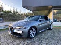 Usado Alfa Romeo Giulia Super 180 HP (132 kW) 2019 Cinzento Sedan