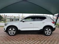 Usado Volvo XC40 Momentum 163 HP (119 kW) 2022 Branco SUV