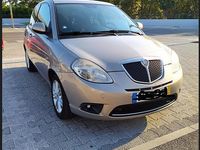 Usado Lancia Ypsilon 60 HP (44 kW) 2010 Cinzento Citadino