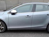 Usado Volvo V40 150 HP (110 kW) 2017 Cinzento Citadino