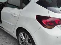 Usado Opel Astra 125 HP (91 kW) 2011 Branco Citadino