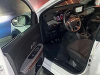Usado Dacia Sandero Essentiel 101 HP (74 kW) 2023 Branco SUV