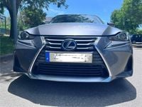 Usado Lexus IS300h 243 HP (178 kW) 2017 Cinzento Sedan